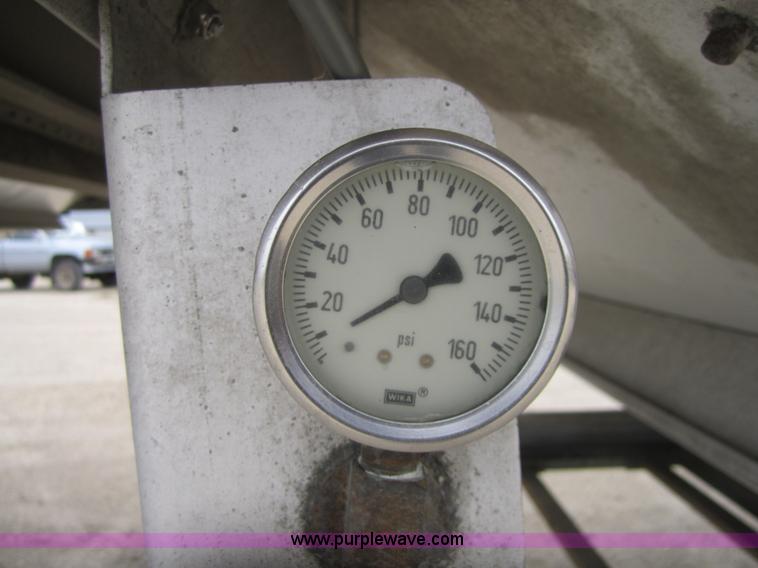 image for item 3886 1995 Wilson 43' double hopper grain trailer