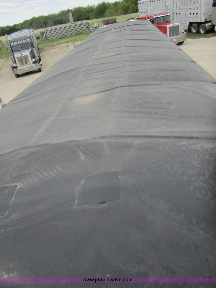 image for item 3886 1995 Wilson 43' double hopper grain trailer