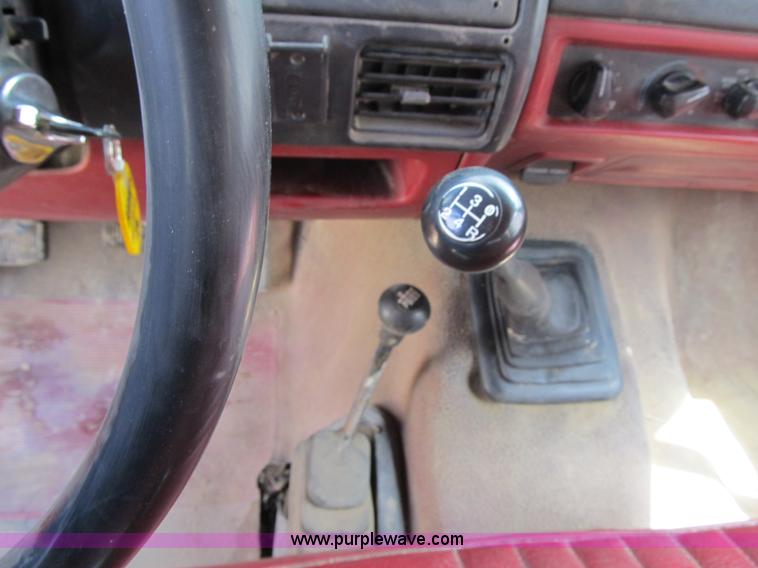 image for item 4105 1992 Ford F350 XL crew cab service truck
