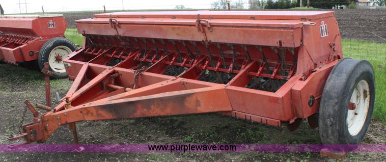 image for item 4715 International 5100 12' drill