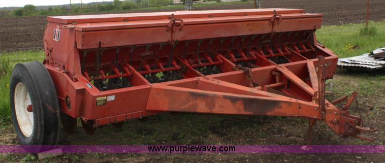 image for item 4715 International 5100 12' drill