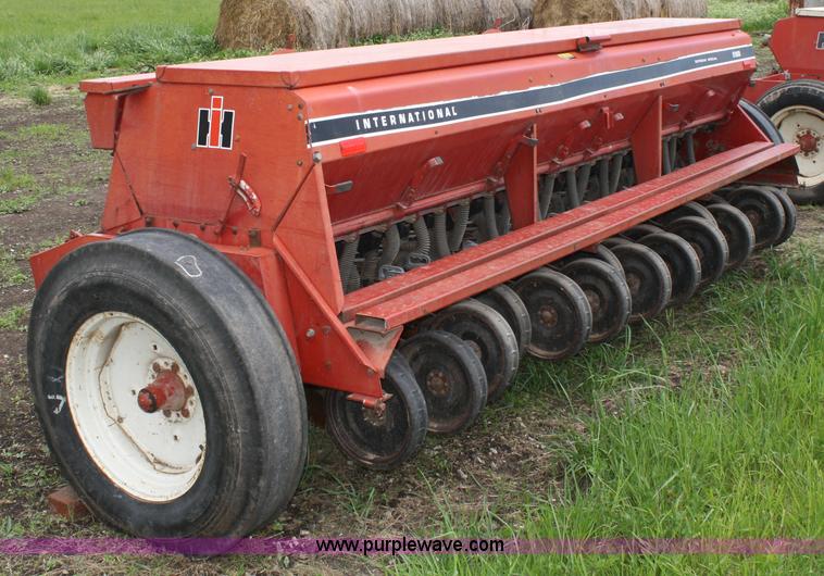 image for item 4715 International 5100 12' drill