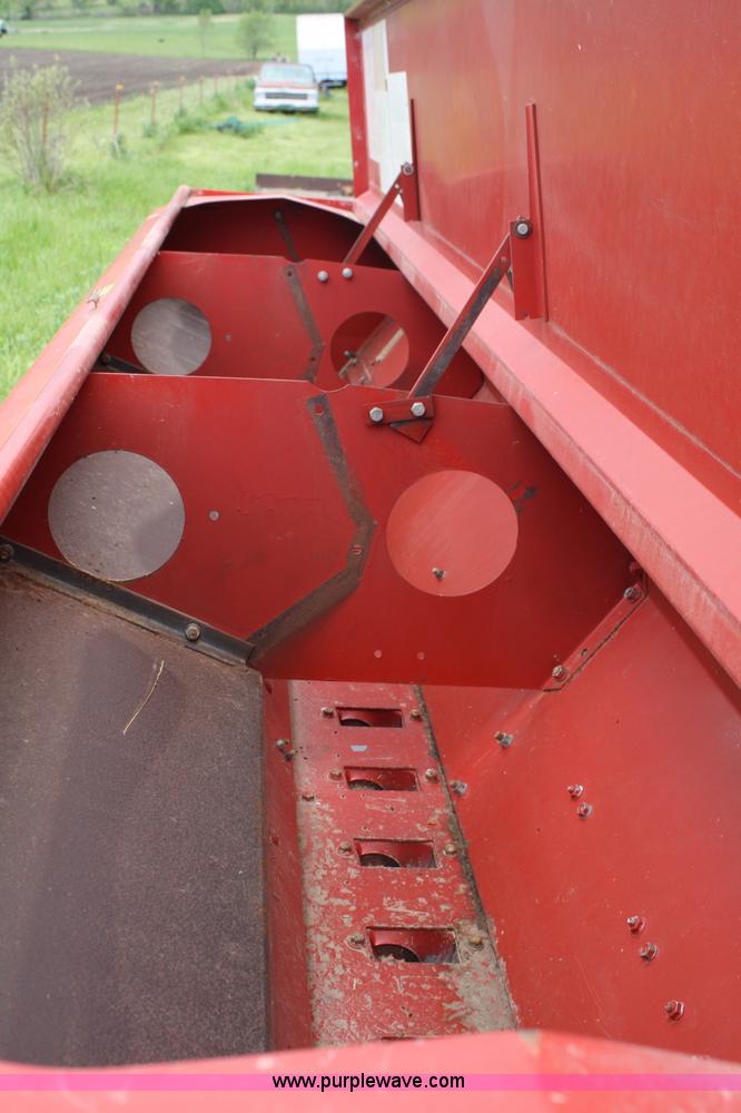 image for item 4715 International 5100 12' drill