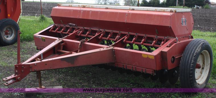 image for item 4716 International 510 drill