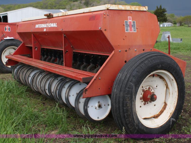 image for item 4716 International 510 drill