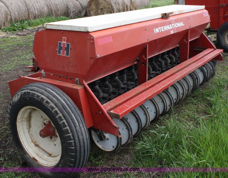 image for item 4716 International 510 drill