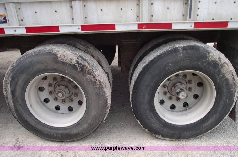 image for item 5375 2001 Wilson 53' double deck aluminum hog/stock trailer