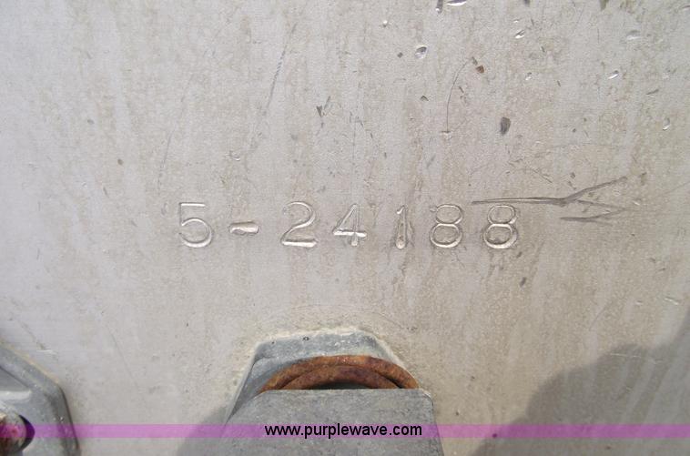 image for item 5375 2001 Wilson 53' double deck aluminum hog/stock trailer