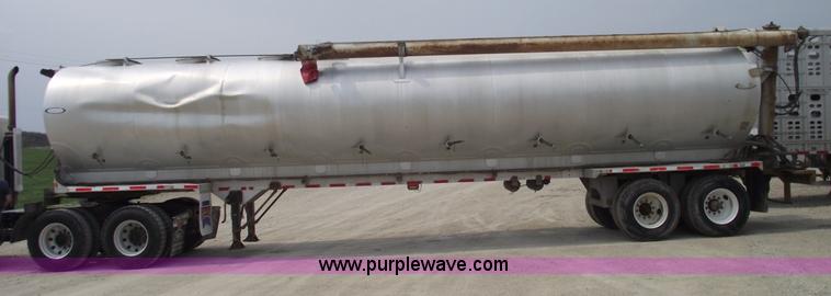 image for item 5376 1995 Ledwell 40' bulk feed trailer