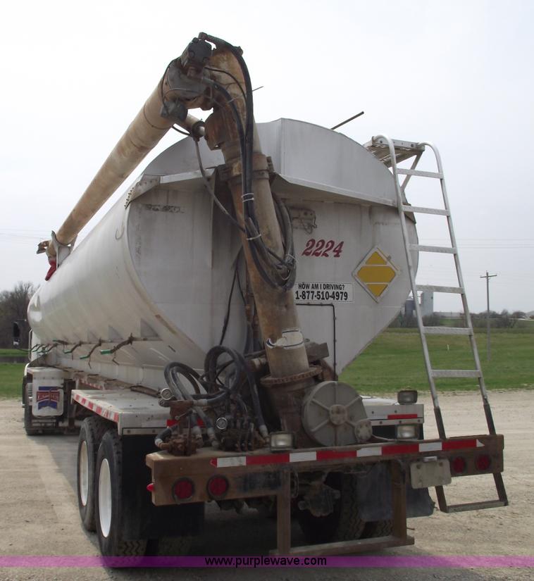 image for item 5376 1995 Ledwell 40' bulk feed trailer