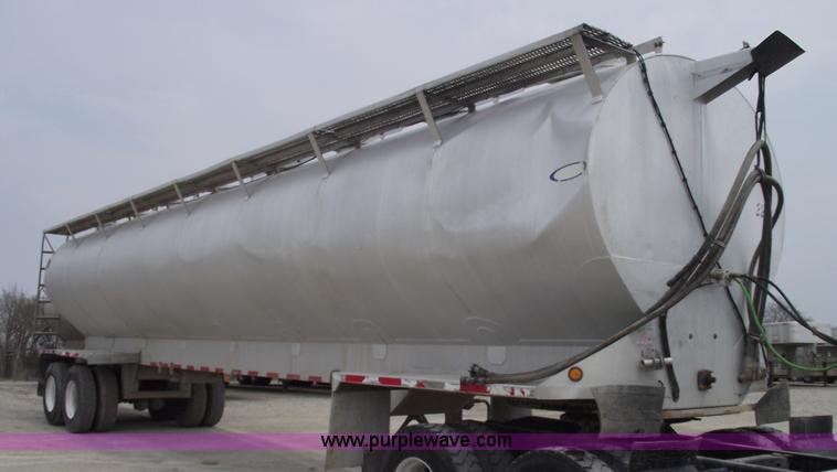 image for item 5376 1995 Ledwell 40' bulk feed trailer