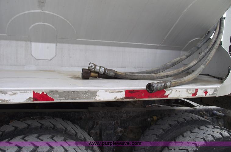 image for item 5376 1995 Ledwell 40' bulk feed trailer