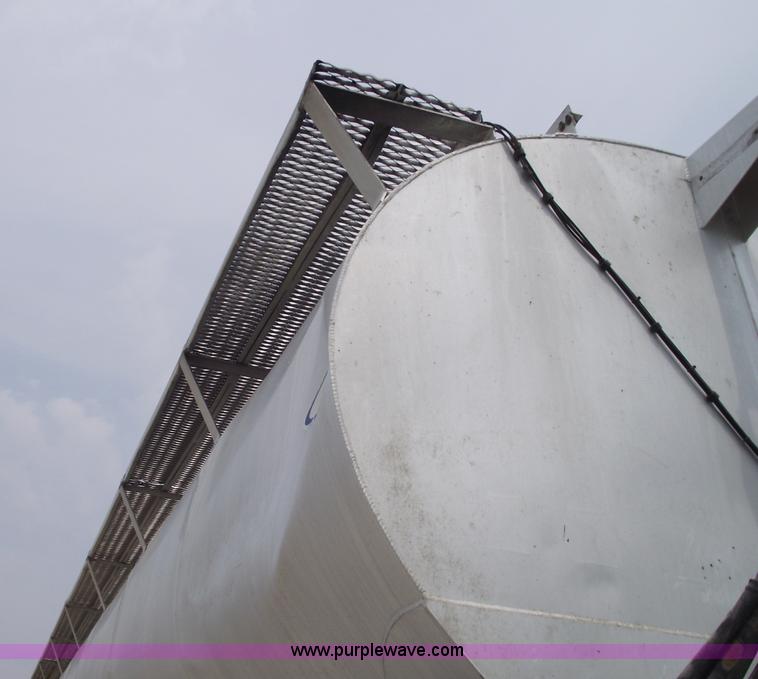 image for item 5376 1995 Ledwell 40' bulk feed trailer