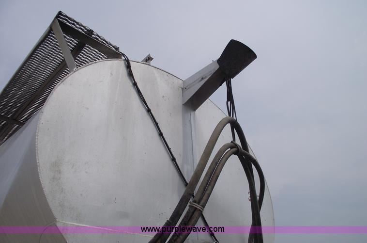 image for item 5376 1995 Ledwell 40' bulk feed trailer