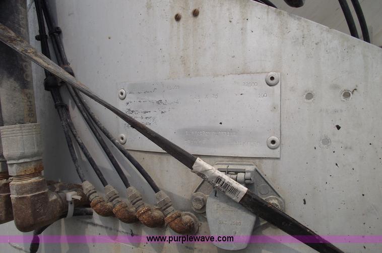 image for item 5376 1995 Ledwell 40' bulk feed trailer