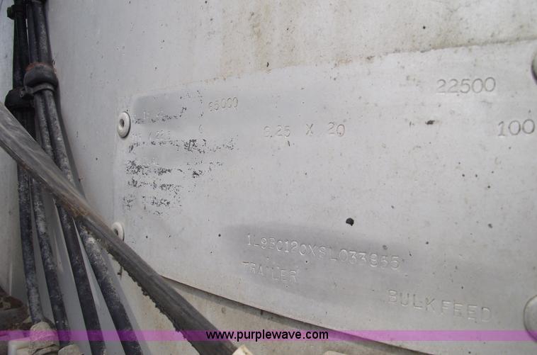 image for item 5376 1995 Ledwell 40' bulk feed trailer