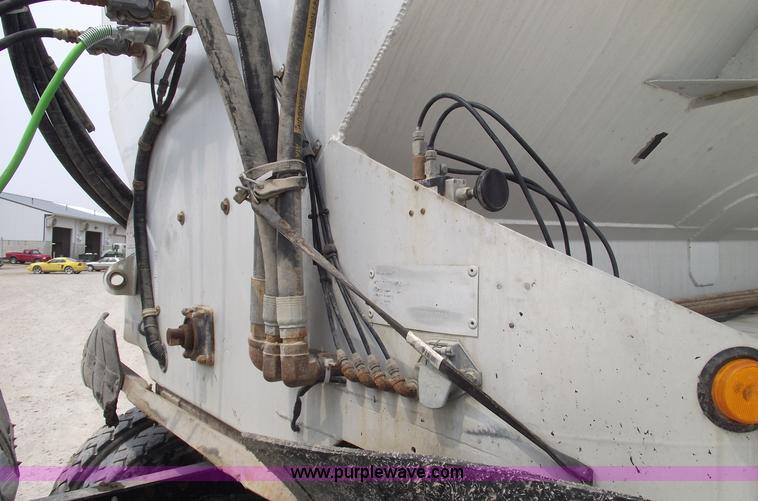 image for item 5376 1995 Ledwell 40' bulk feed trailer