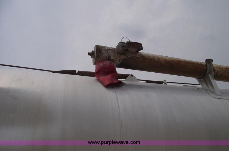 image for item 5376 1995 Ledwell 40' bulk feed trailer