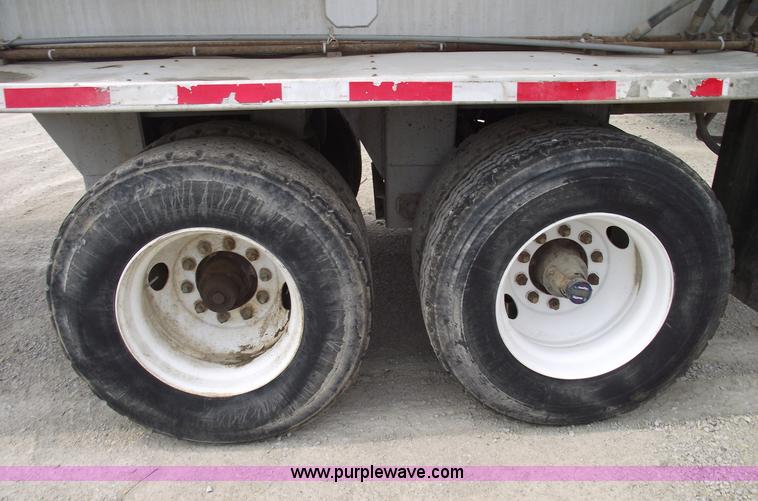 image for item 5376 1995 Ledwell 40' bulk feed trailer