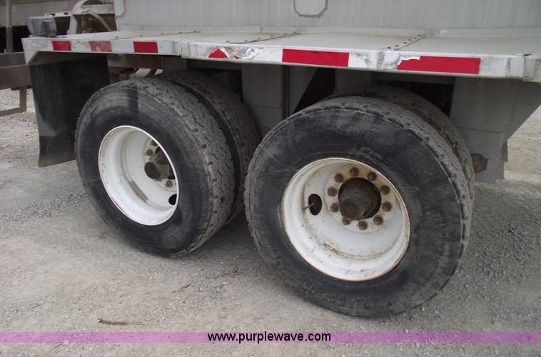 image for item 5376 1995 Ledwell 40' bulk feed trailer