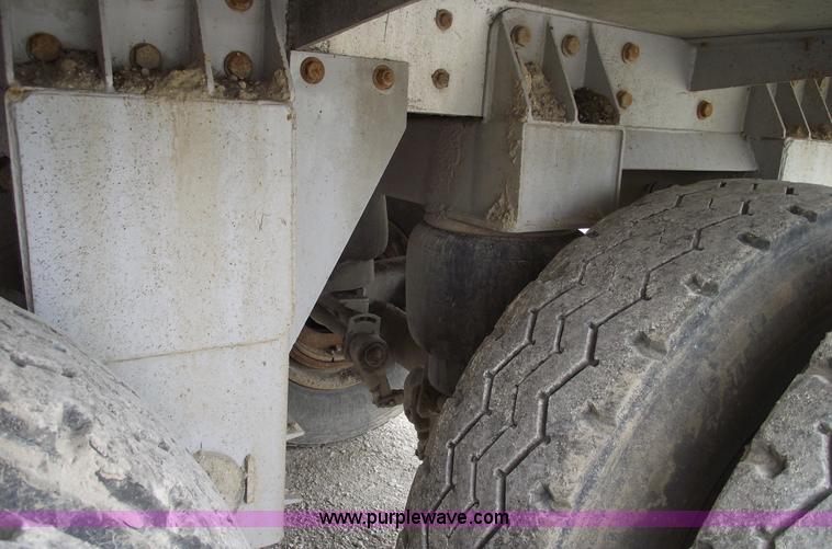 image for item 5376 1995 Ledwell 40' bulk feed trailer