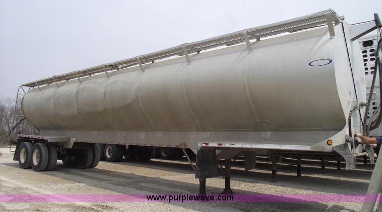 image for item 5377 1995 Ledwell 40' bulk feed trailer