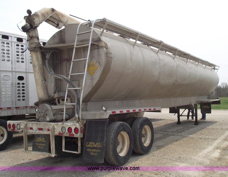 image for item 5377 1995 Ledwell 40' bulk feed trailer