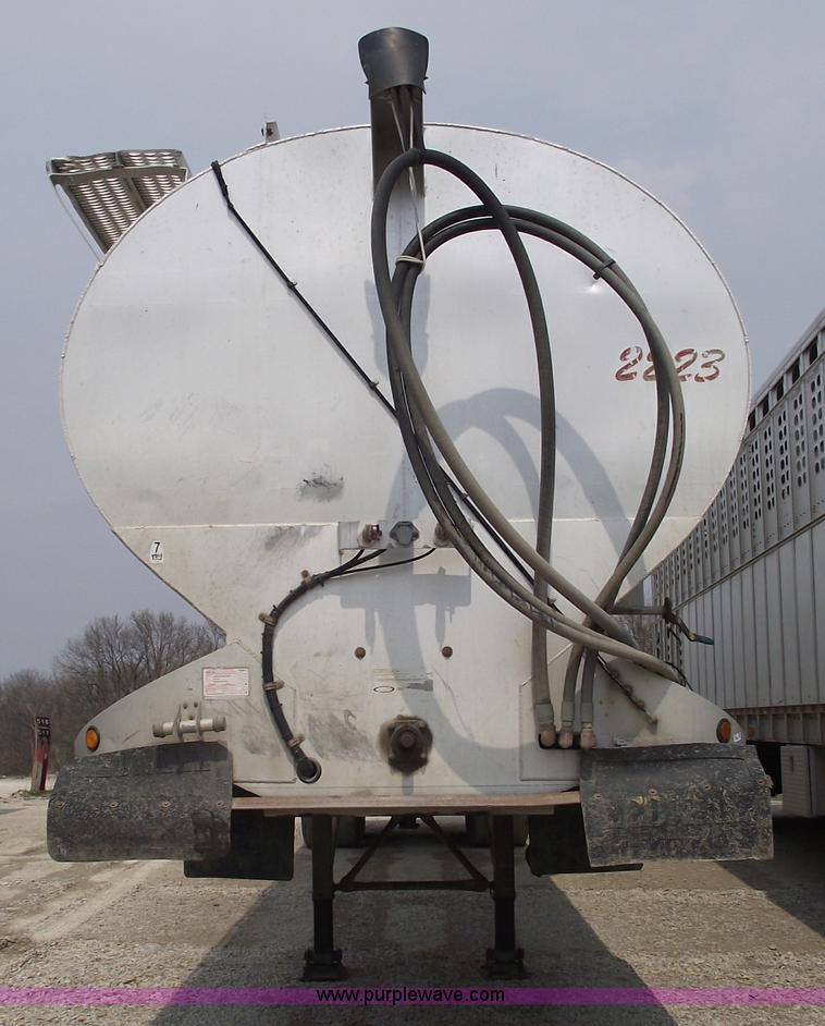 image for item 5377 1995 Ledwell 40' bulk feed trailer