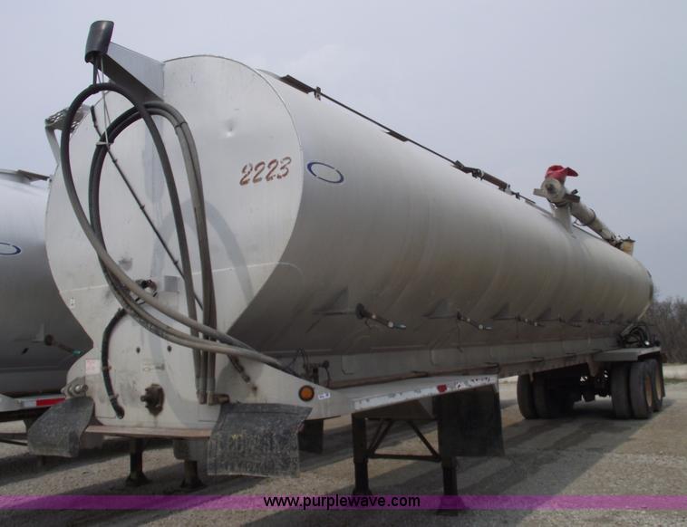 image for item 5377 1995 Ledwell 40' bulk feed trailer