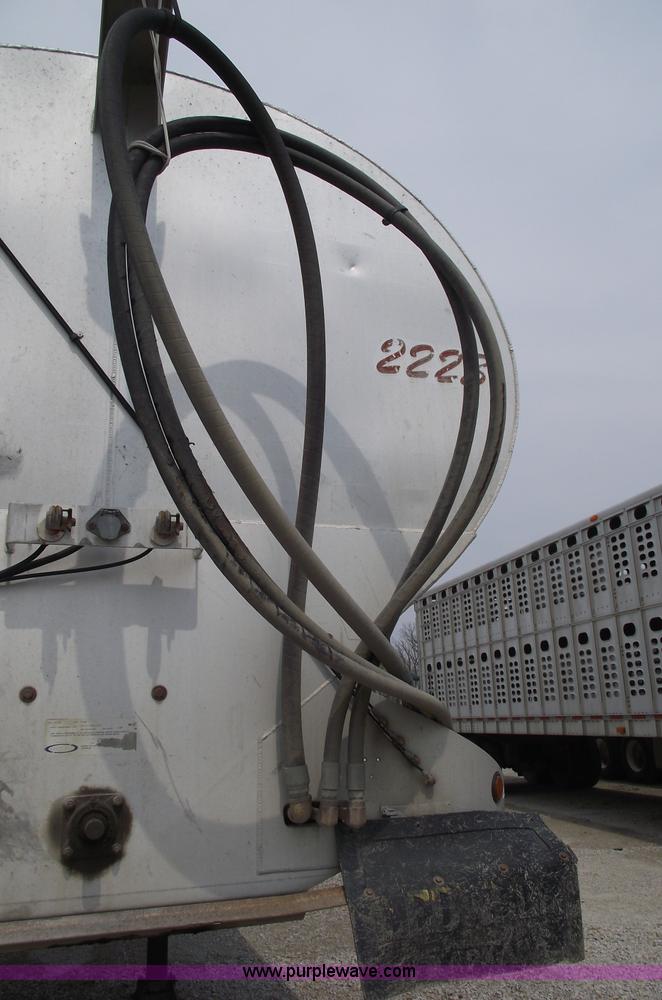 image for item 5377 1995 Ledwell 40' bulk feed trailer