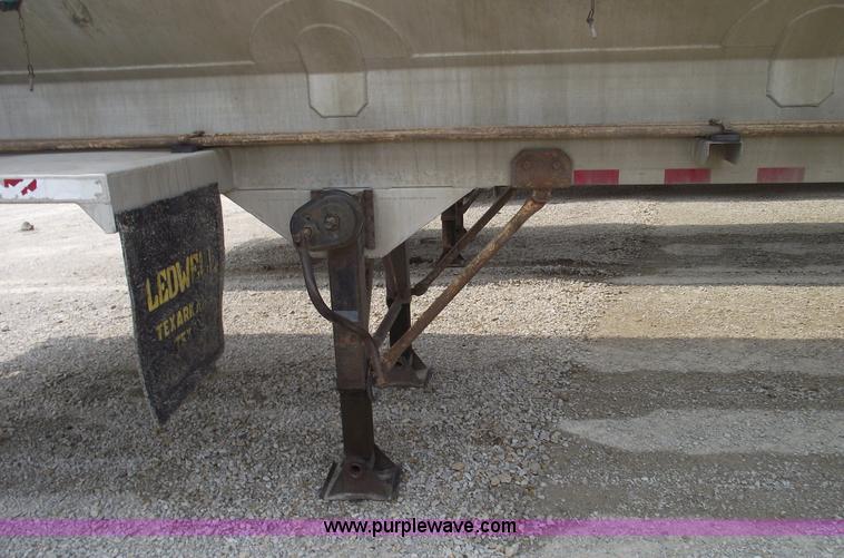 image for item 5377 1995 Ledwell 40' bulk feed trailer