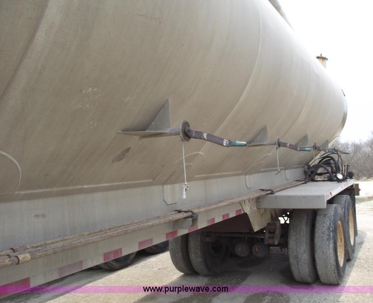 image for item 5377 1995 Ledwell 40' bulk feed trailer