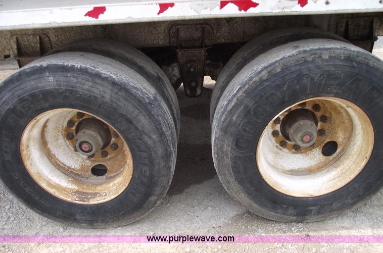 image for item 5377 1995 Ledwell 40' bulk feed trailer