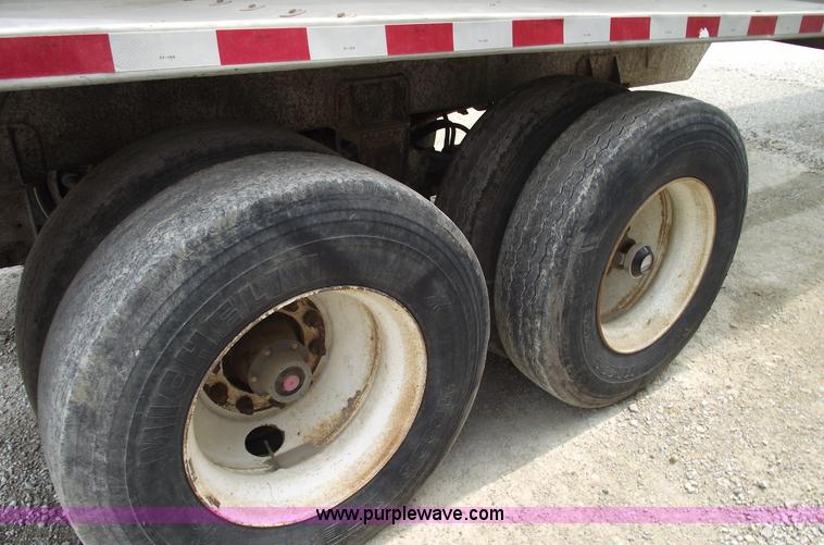 image for item 5377 1995 Ledwell 40' bulk feed trailer