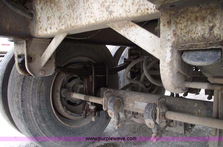 image for item 5377 1995 Ledwell 40' bulk feed trailer