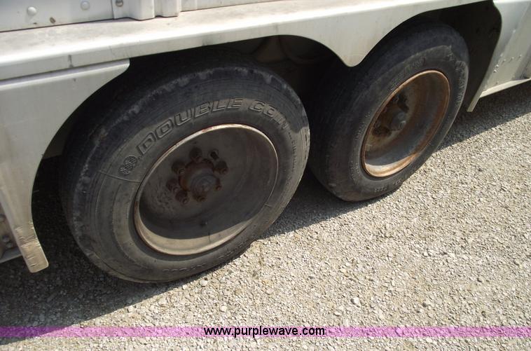 image for item 5384 1998 Wilson 830R 38' goose neck hog/stock trailer