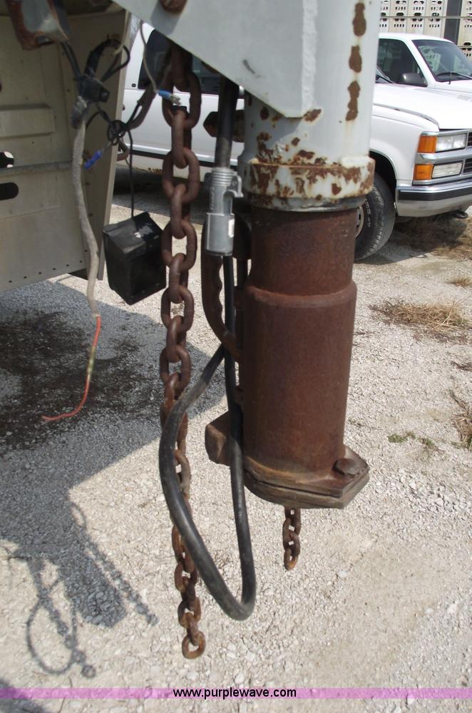 image for item 5384 1998 Wilson 830R 38' goose neck hog/stock trailer