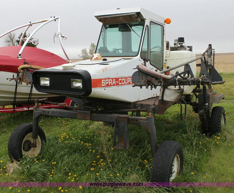 image for item 6214 1992 Melroe 220 spray coupe