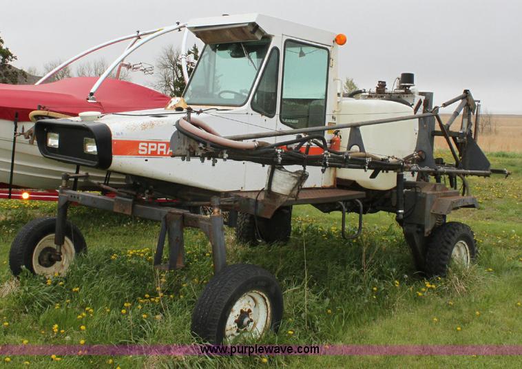 image for item 6214 1992 Melroe 220 spray coupe