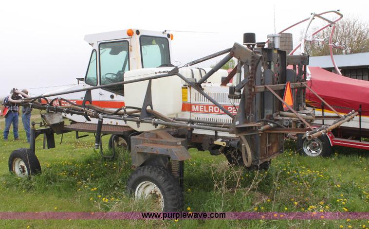 image for item 6214 1992 Melroe 220 spray coupe