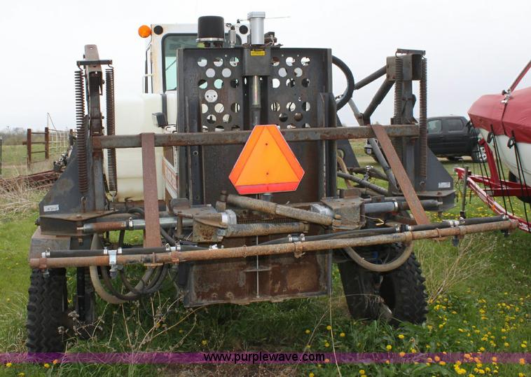 image for item 6214 1992 Melroe 220 spray coupe