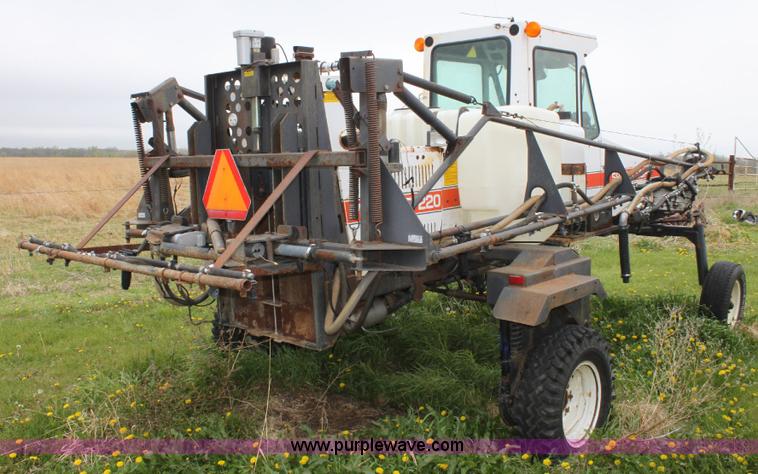 image for item 6214 1992 Melroe 220 spray coupe