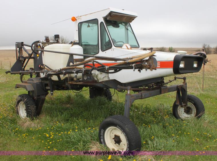 image for item 6214 1992 Melroe 220 spray coupe