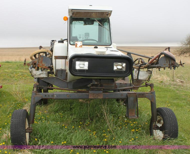 image for item 6214 1992 Melroe 220 spray coupe