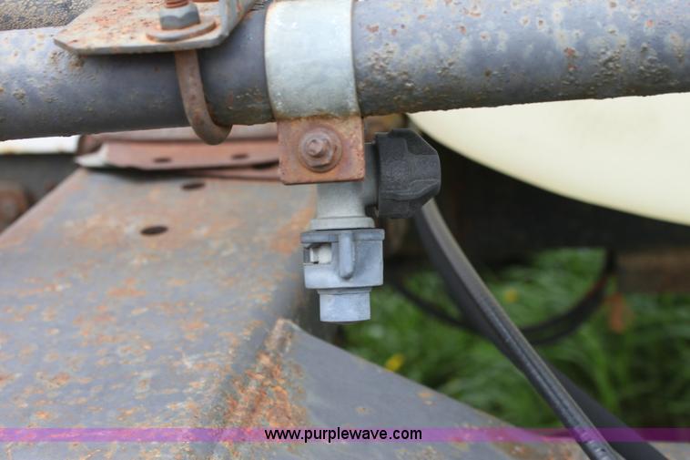 image for item 6214 1992 Melroe 220 spray coupe