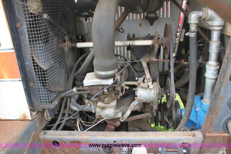 image for item 6214 1992 Melroe 220 spray coupe