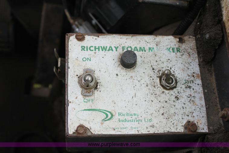 image for item 6214 1992 Melroe 220 spray coupe