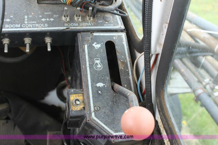 image for item 6214 1992 Melroe 220 spray coupe