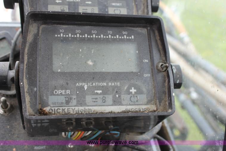 image for item 6214 1992 Melroe 220 spray coupe