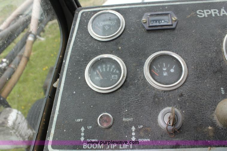 image for item 6214 1992 Melroe 220 spray coupe